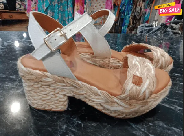 Abaka Amur Blanco sandals